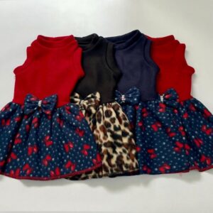Vestido de Soft para Pet com Laço e Strass - Confortável, Estiloso e Prático - Tamanhos PP, P, M, G e GG - Ideal para Passeios e Ocasiões Especiais (PP)