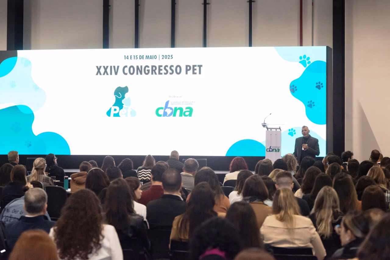 Congressos do CBNA reforçam debate sobre sustentabilidade na nutrição animal durante a Fenagra 2026