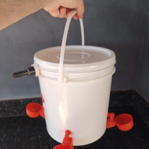 Bebedouro Pet Com Boia Mais 4 Copinhos autmáticos Para Aves Galinha Codorna e Outros