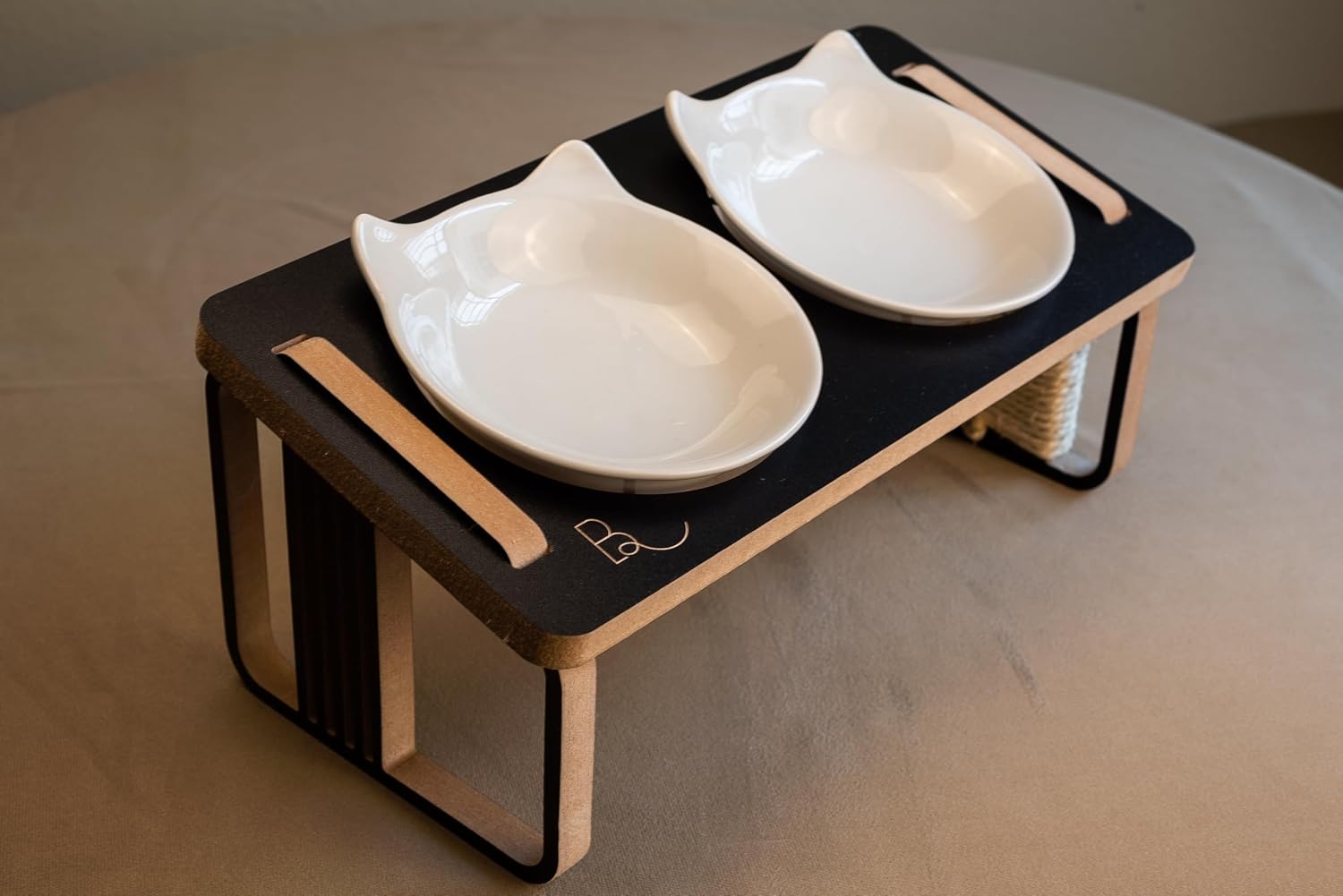 Comedouro duplo inclinado elevado para Gatos Gigantes Maine Coon MDF 15 mm e Porcelana (Preto) - Imagem 2