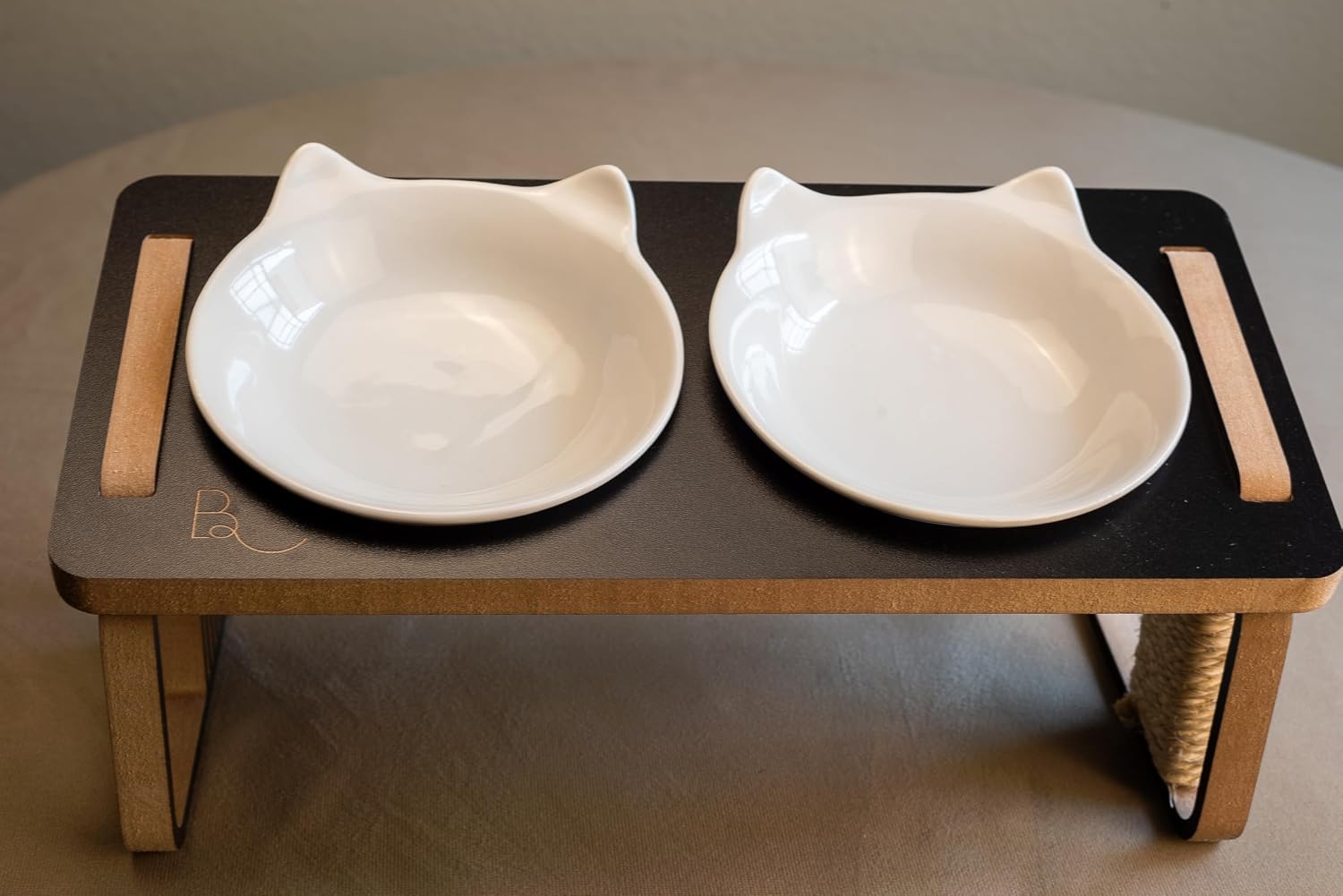 Comedouro duplo inclinado elevado para Gatos Gigantes Maine Coon MDF 15 mm e Porcelana (Preto)